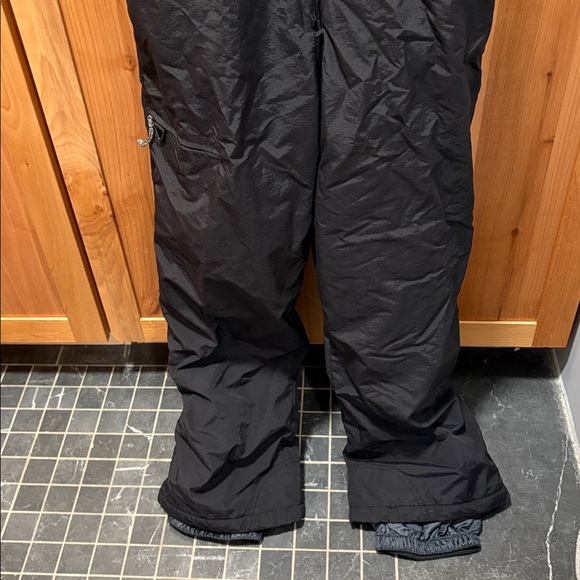 White Sierra Women’s Black Overalls - Picture 2 of 7